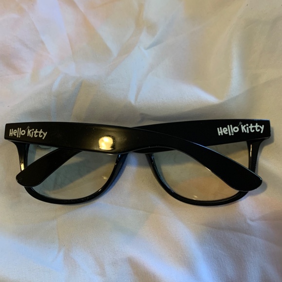Custom Sanrio Hello Kitty Sunglasses - Picture 2 of 7